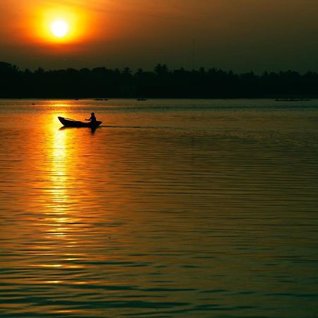 15Lmd Villa In Front Of The Lagoon Batticaloa Bagian luar foto