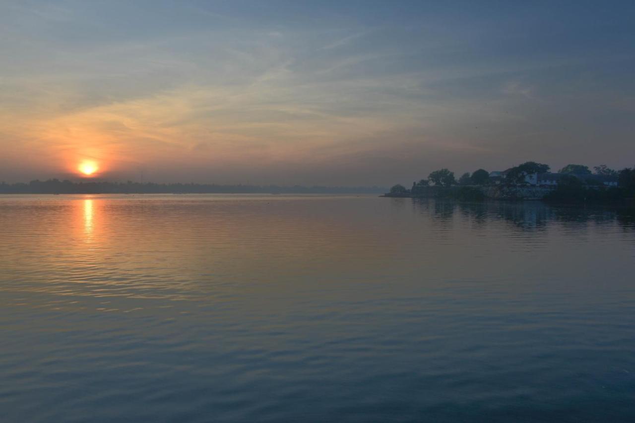 15Lmd Villa In Front Of The Lagoon Batticaloa Bagian luar foto